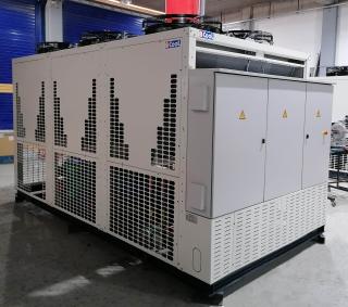 Air to Water Chiller with Screw Compressors BRAC 100 PK / R134a – with EC fans and two water pumps in alternate operation, for an industrial company in Attica